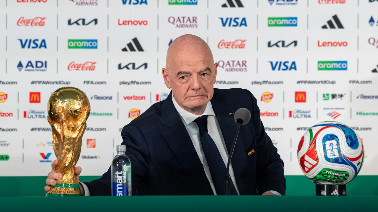 Gianni Infantino... szydzi z Włochów. "Może awansują na mundial, jak będą 64 drużyny lub 228"